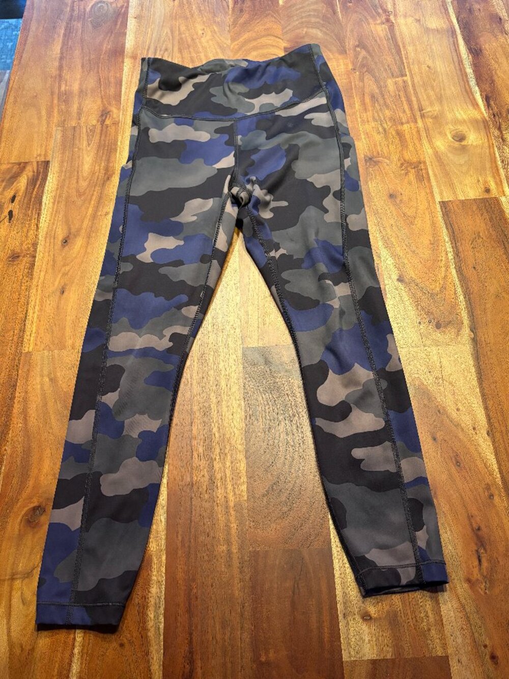Athleta Camo 7/8 Leggings Purple Camo - Size Small